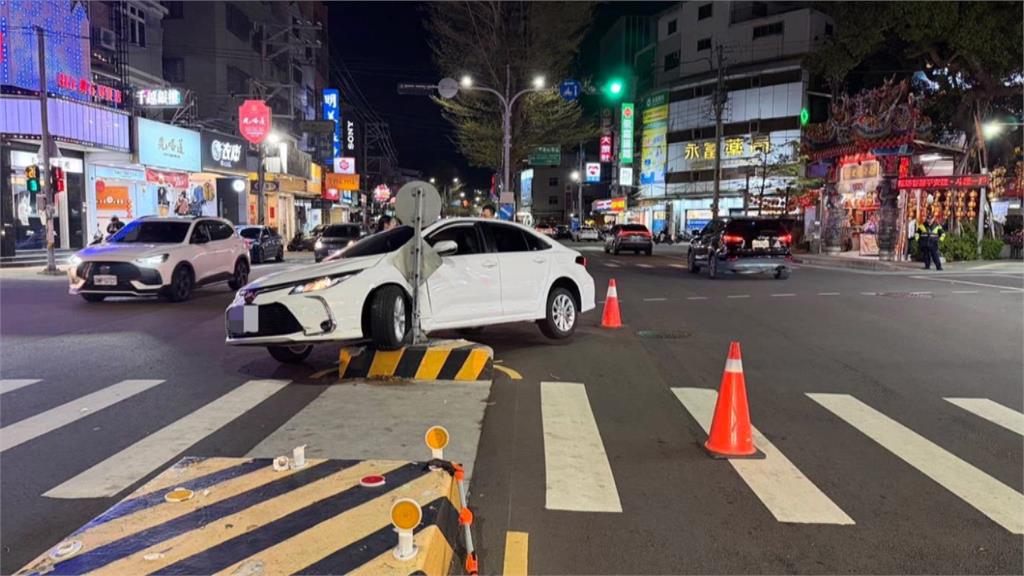 台中沙鹿女駕駛撞庇護島慘卡　雲林林內小貨車駕駛自撞身亡