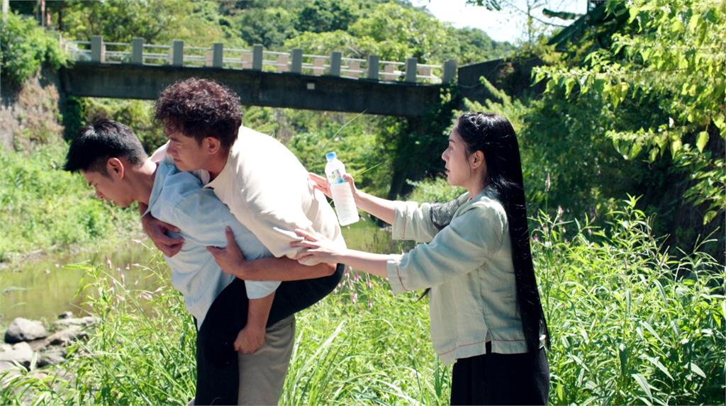 《阿松與阿暖》動作戲真摔!柯叔元親滾斜坡 楊子儀驚呼:擔心慘了
