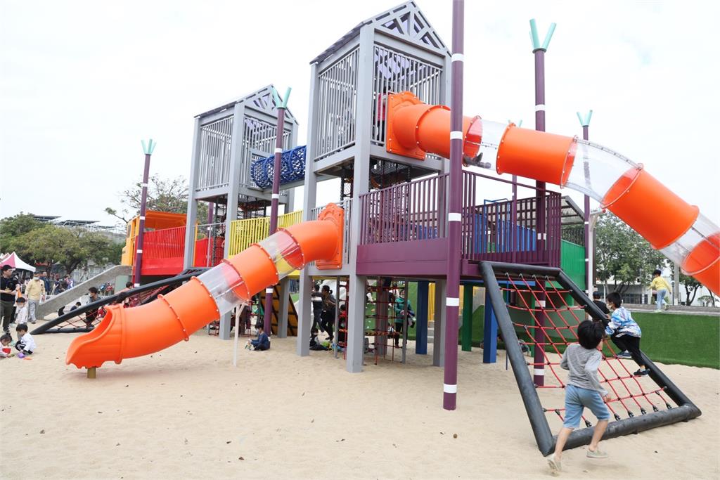 仁德運動公園特色遊具場啟用 黃偉哲：努力讓孩子玩得開心