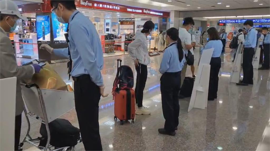 Delta病毒侵襲全球 桃園機場防線加強採檢