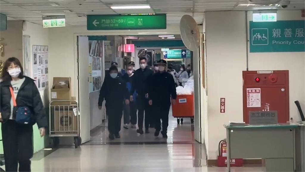柯爸病情急轉直下傳病危!22晚間8:40現身新竹台大探視