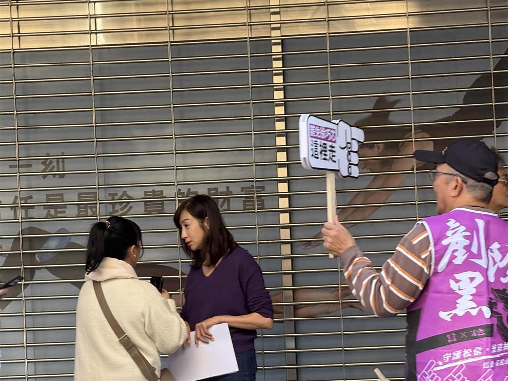 快新聞/現身連署站被徐巧芯喊「騙子」 許淑華回嗆:急了?到底多害怕