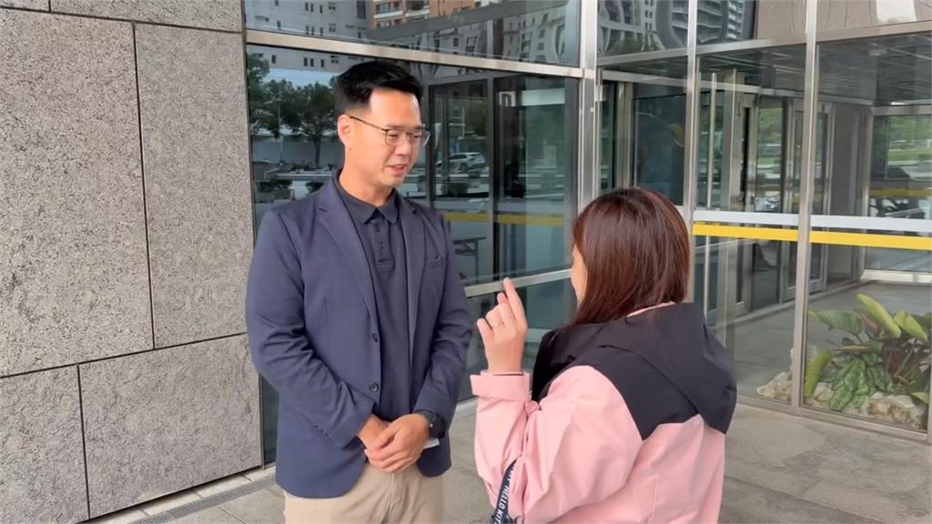 台中運動局專員疑「未登記就掛看板」 當事人澄清:去年活動照