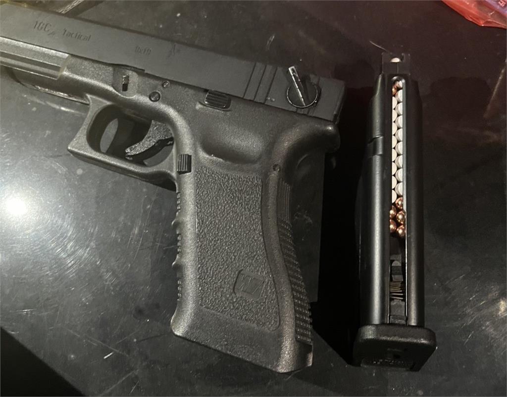 疑買藍芽鏡頭買賣糾紛? 中狂男持空氣槍掃射娃機店洩憤遭逮