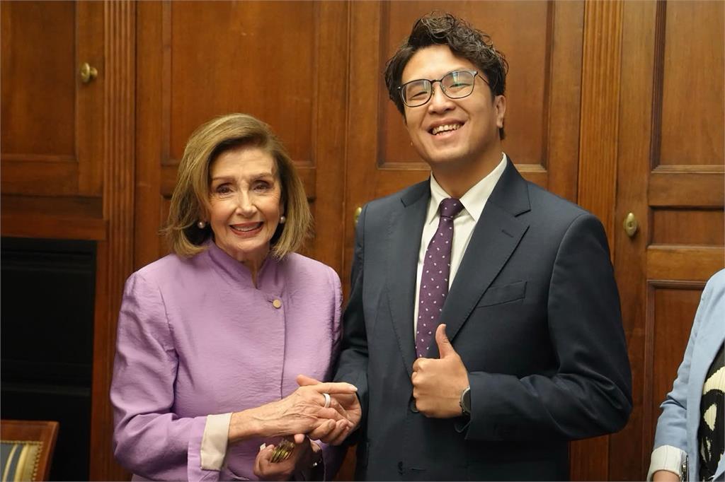 快新聞／外交突破畫面曝光！沈伯洋世紀同框眾院議長　還見了斐洛西等大咖
