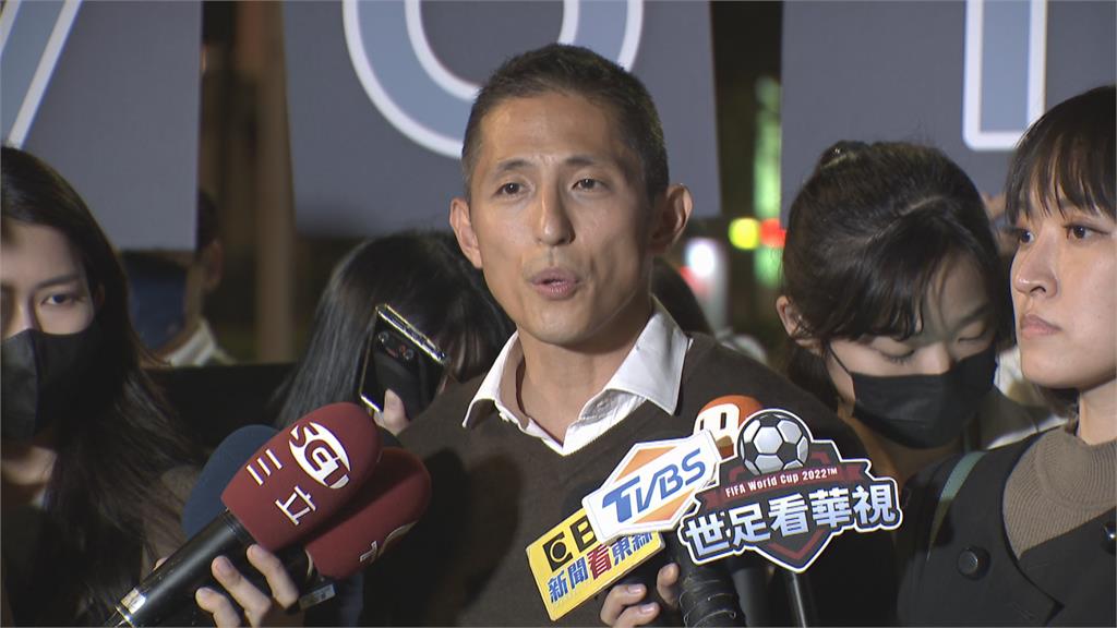 吳怡農劍南捷運站宣講 粉絲搶合照排長龍