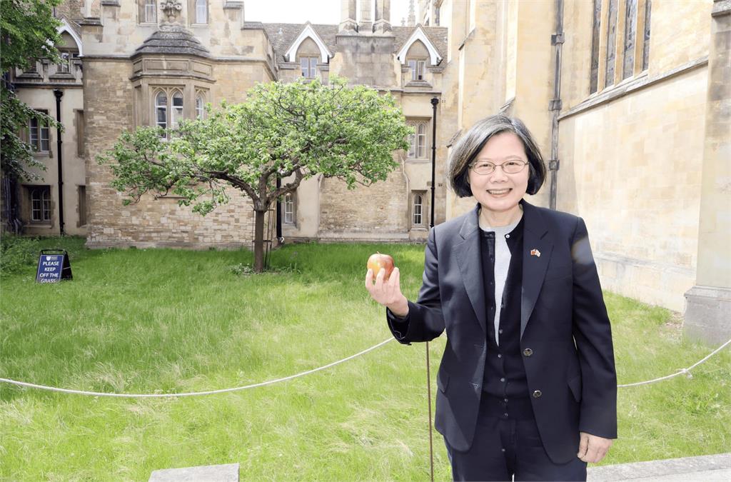 快新聞/有彩蛋!蔡英文與旅英留學生早餐敘 賴品妤驚喜現身