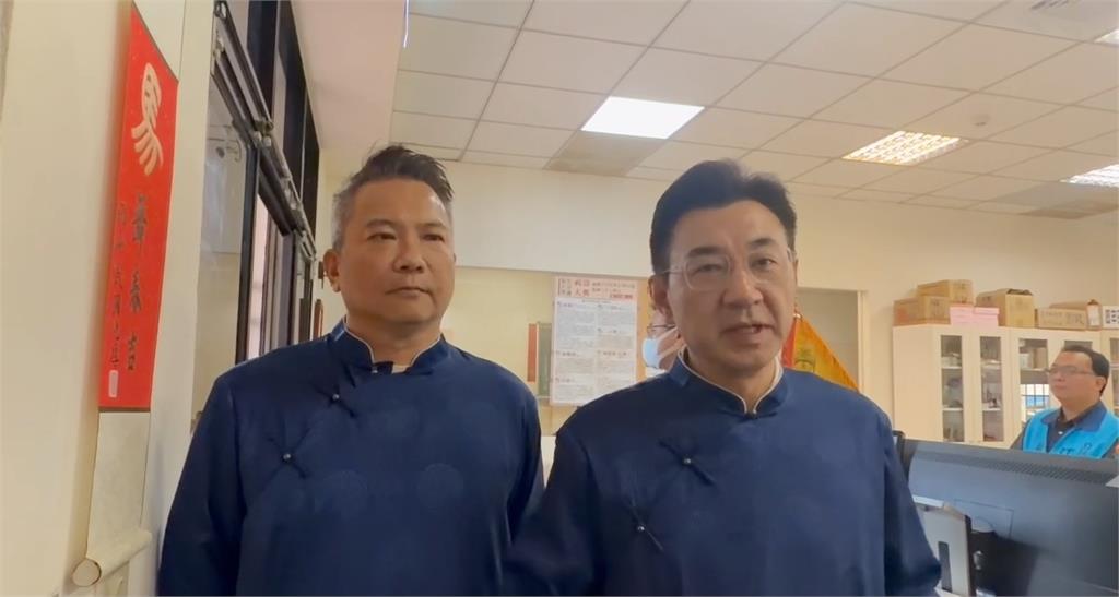 備戰台中市長！元保宮遶境起駕　何欣純、江啟臣意外同框扶轎