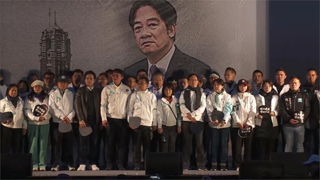 民眾黨集會現場驚見「統一有理」標語 他曝傻眼真相:統派借屍還魂大會