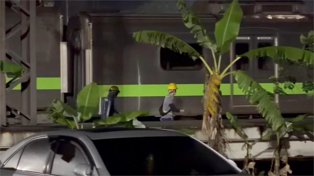台鐵七堵調車場出意外！　「列車相撞出軌」　1員工傷