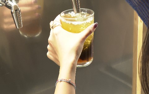 拿回「珍奶」話語權！　台灣年輕人巴黎開店大獲好評