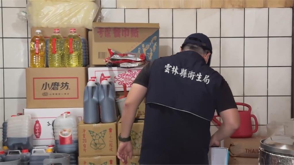 雲林40年老店遭爆米粉有「小強」　老闆娘羞愧落淚：很丟臉