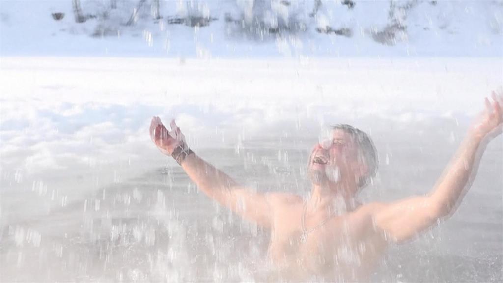 冒零下35度嚴寒　西伯利亞民眾極低溫冬泳