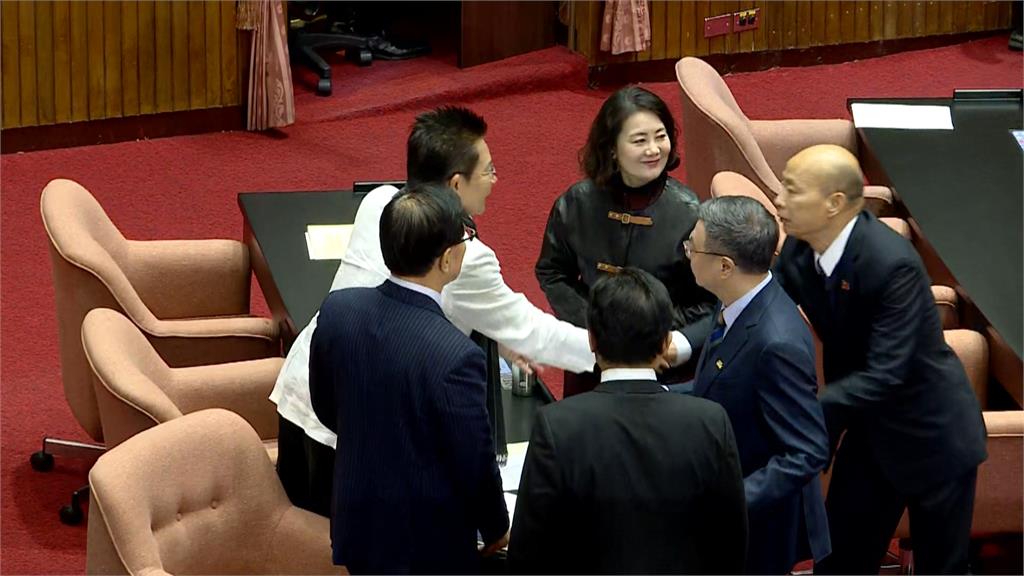吳春城「壯世代爭議」辭立委 #-#郭國文酸:繼續接標案?