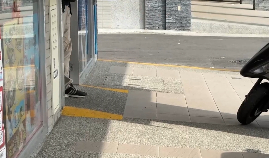 疑發票兌獎不成起肢體衝突? 男顧客不滿動手推超商女店員