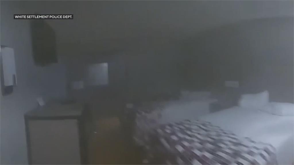 德州旅館失火!勇警闖火場叫醒熟睡住客 火勢撲滅無人傷亡