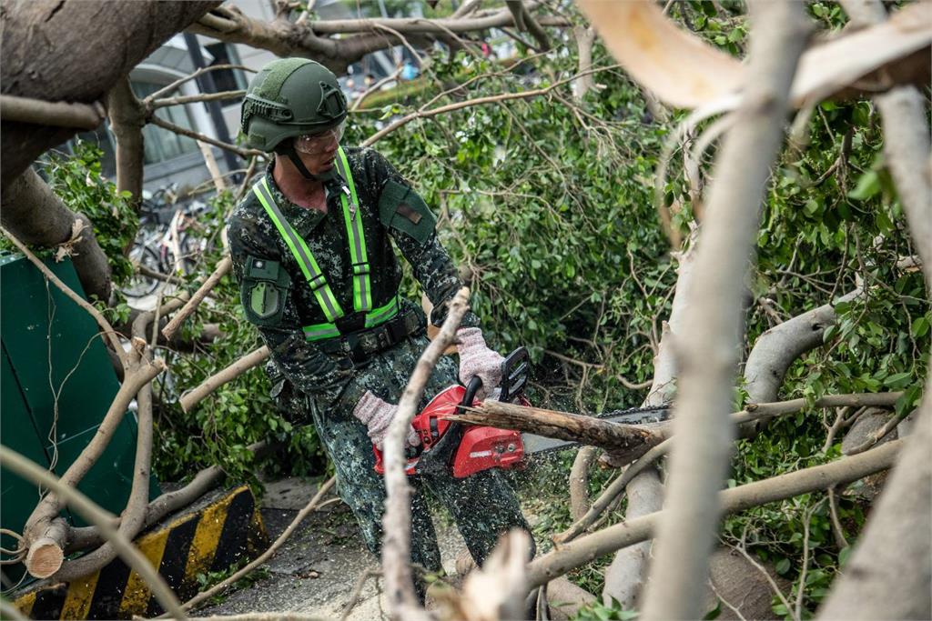 快新聞／山陀兒重創高、屏　第四作戰區今派1362兵力、171機具救災