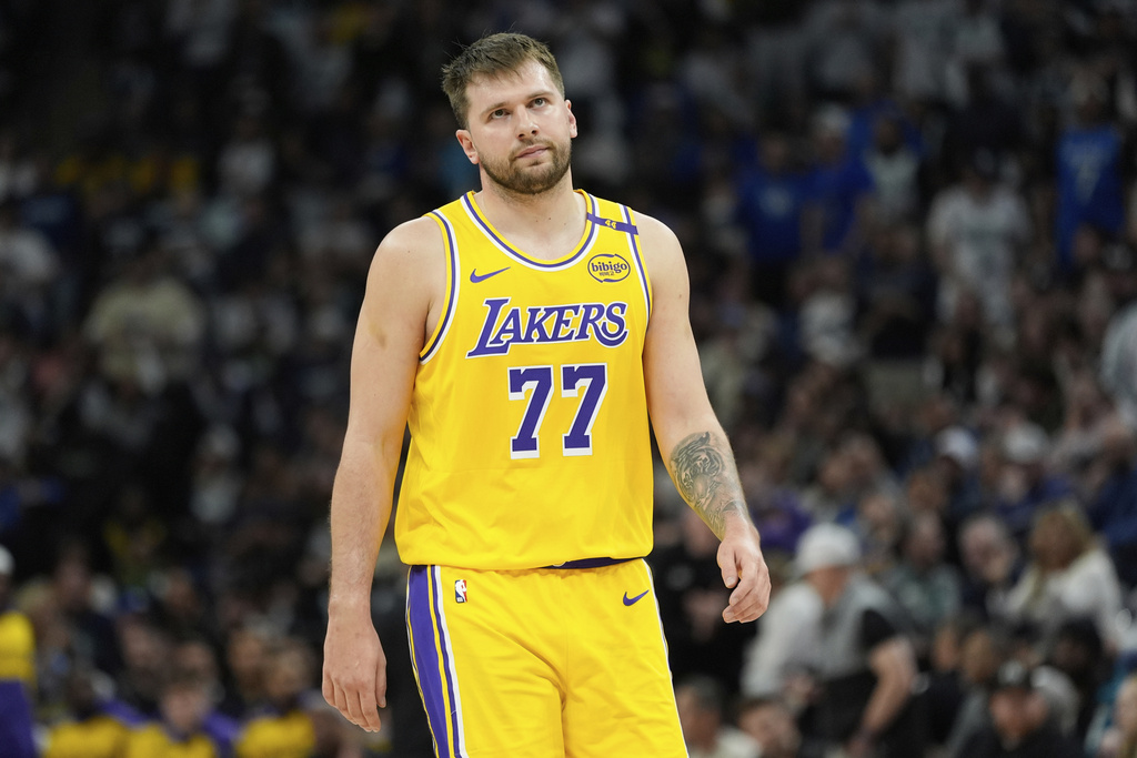 NBA(影)／詹姆斯38分10籃板做白工！灰狼第四節大爆發主場笑到最後