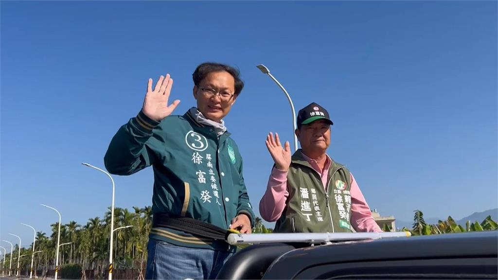 屏東地區綠營立委當選人謝票　鍾佳濱、徐富癸、伍麗華車掃　致謝鄉親