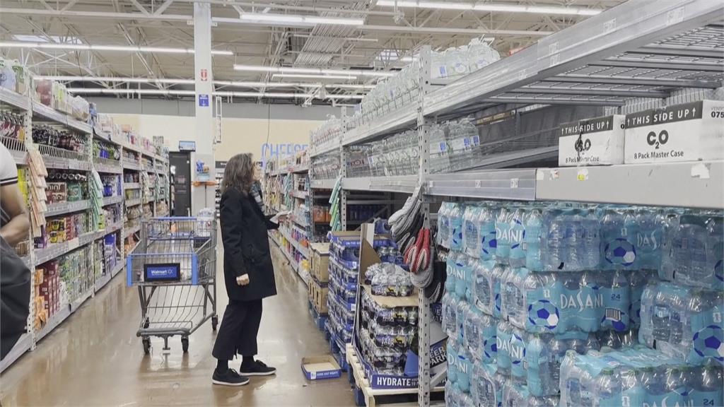 冬季風暴橫掃美國估影響２‧３億人　影響美國４５州、居民超市採買囤貨