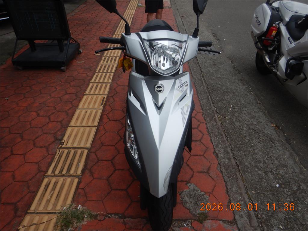 台中為禮讓救護車放慢車速　機車遭追撞　2騎士滾一圈