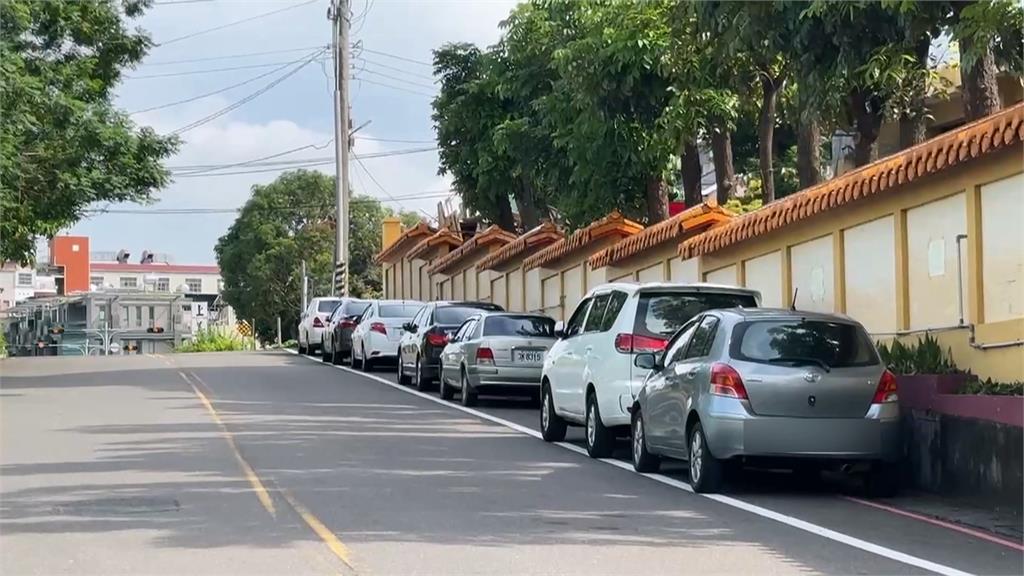 汽車停白線幾十年"突然被開單" 退休師投訴發現"少了5公分"