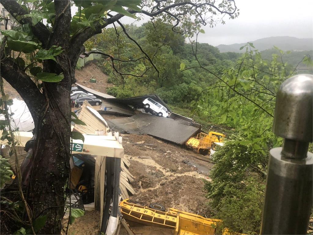 基隆天外天焚化爐大片土石崩落　13車翻覆遭掩埋