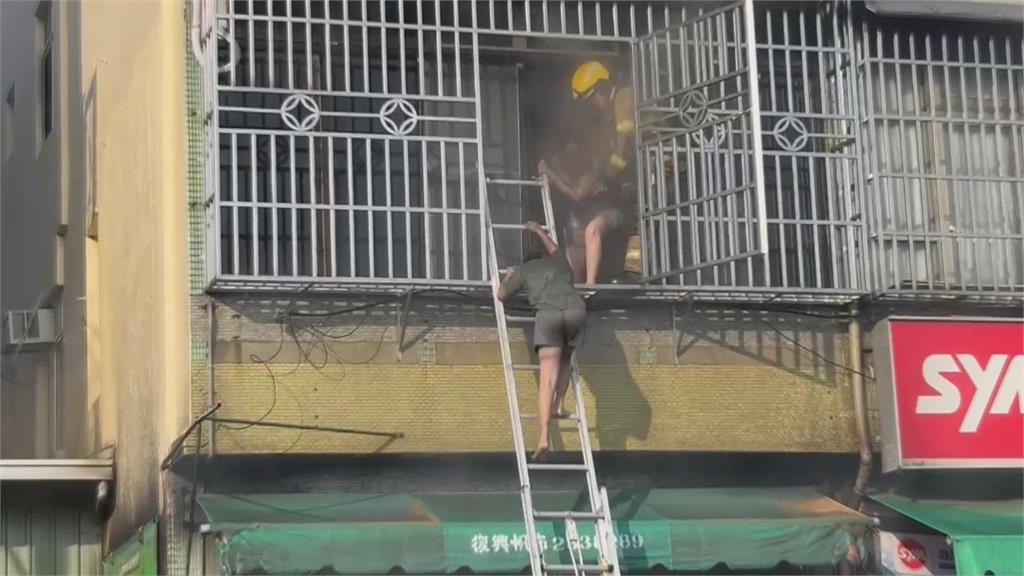 疑電動車充電釀禍！南投透天厝火警　退休消防員目擊火場畫面