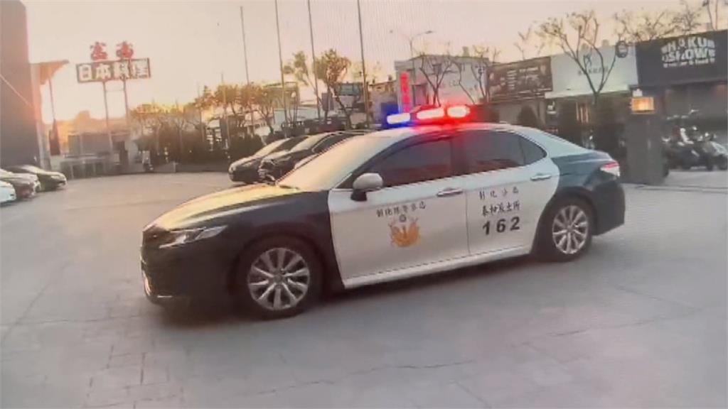不服排解!叫警跪著學狗叫 男子侮辱執法警判刑5個月