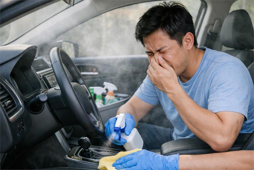 「小孩吐在車上」遭司機求償8000元!家長疑惑:正常嗎?網揭行情:很佛心