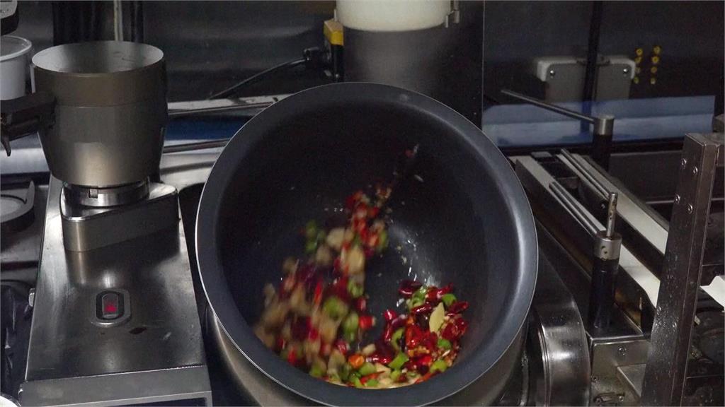 世界各式佳餚都難不倒? 香港中餐業者研發「炒菜機器人」