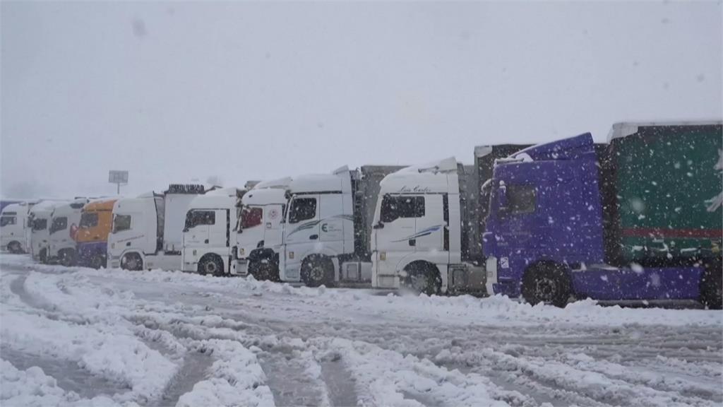 西班牙北部暴雪襲擊　上百條道路關閉