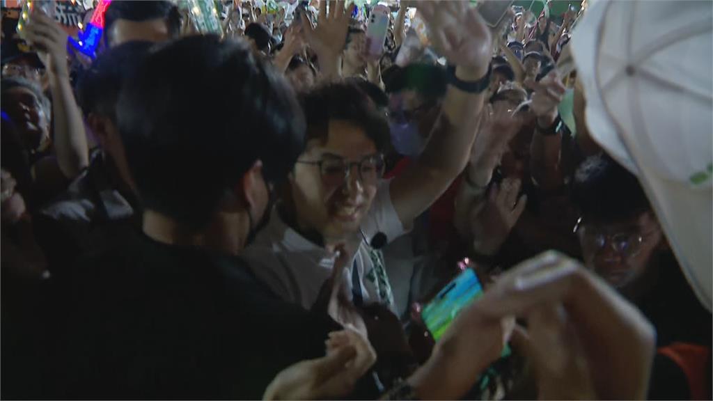 沈伯洋掃街3個月「變核彈輾壓」反轉深藍區！「沒靠動員」3萬人擠爆高雄