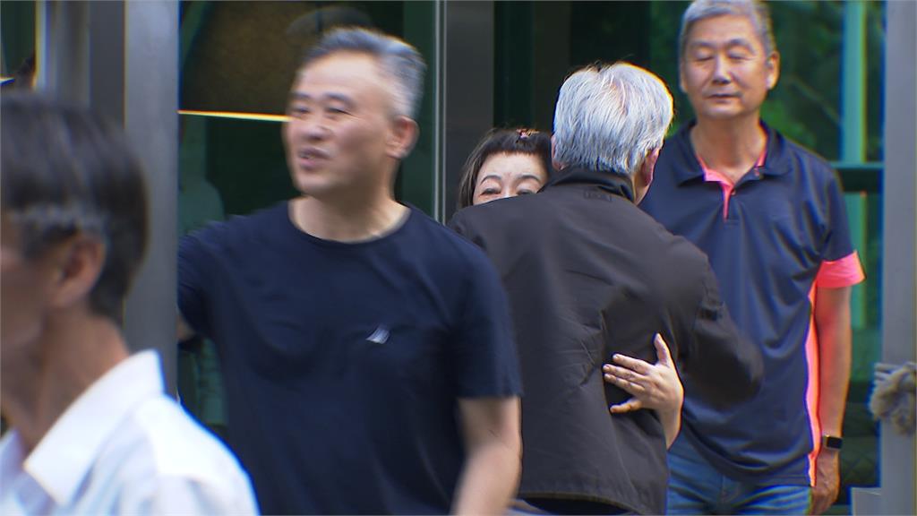 提威士忌作客親訪張忠謀 黃仁勳笑讚:張忠謀狀態很好
