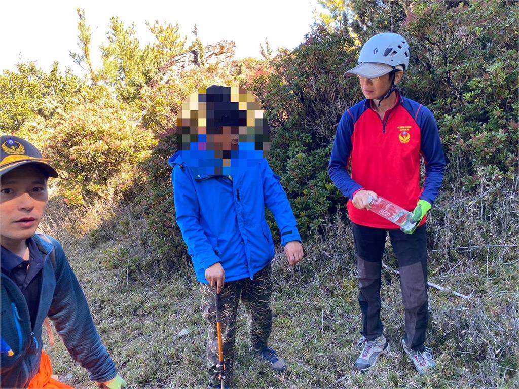 脫隊獨自攻頂！女攀爬「喀西帕南山」失聯6天　躲樹洞吸藻類獲救
