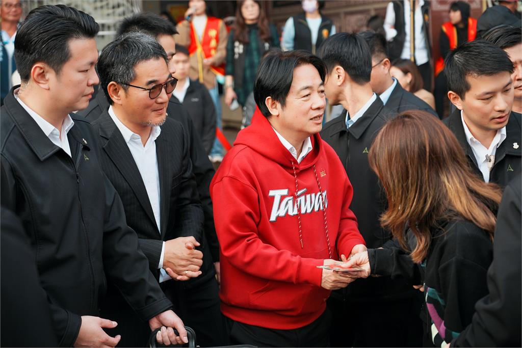 快新聞/人氣夯!走訪雲嘉發放福袋 賴總統示警:中國併吞台灣企圖未改變