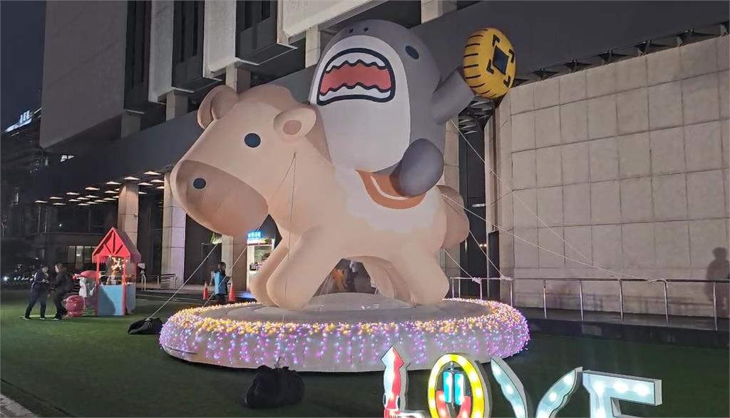 遊樂園打造黑色耶誕美學 基隆海洋廣場冬季點燈啟動