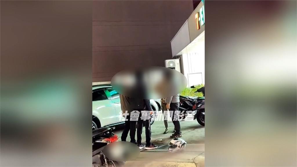 行車糾紛? 2男路邊持安全帽互K 最高可罰1萬8千元罰鍰