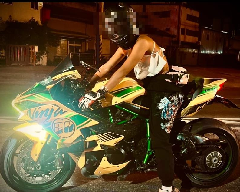 重機甜心台61「遭貨車輾過」慘死！過往騎車火爆片疑被翻出　網驚：同一人？