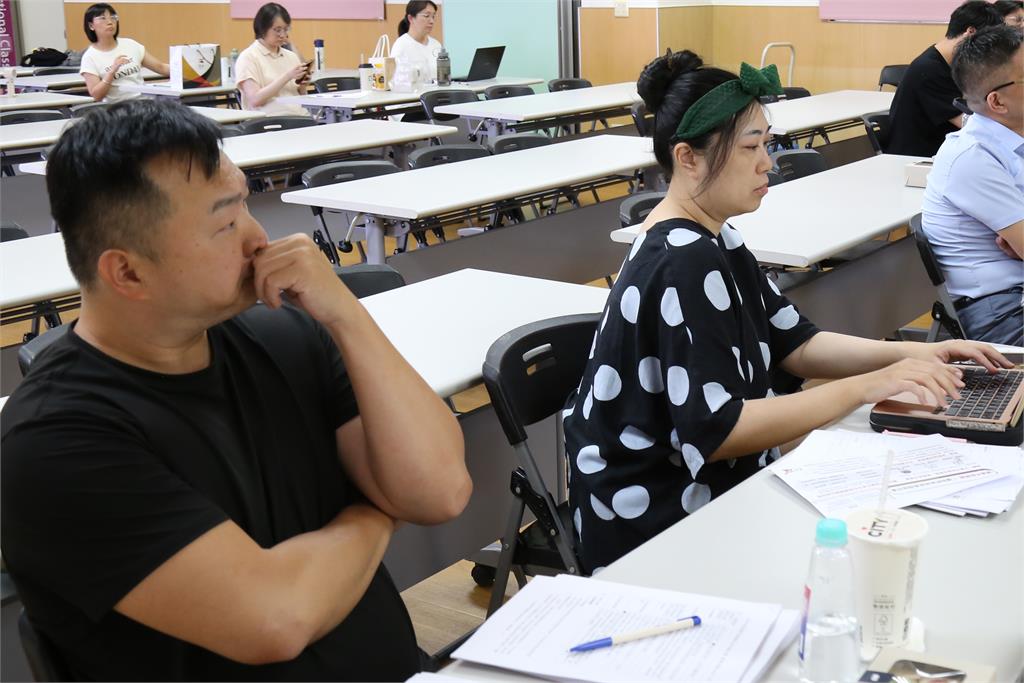 黃偉哲啟動青年審議平台 5組團隊上線聚焦在地公共議題