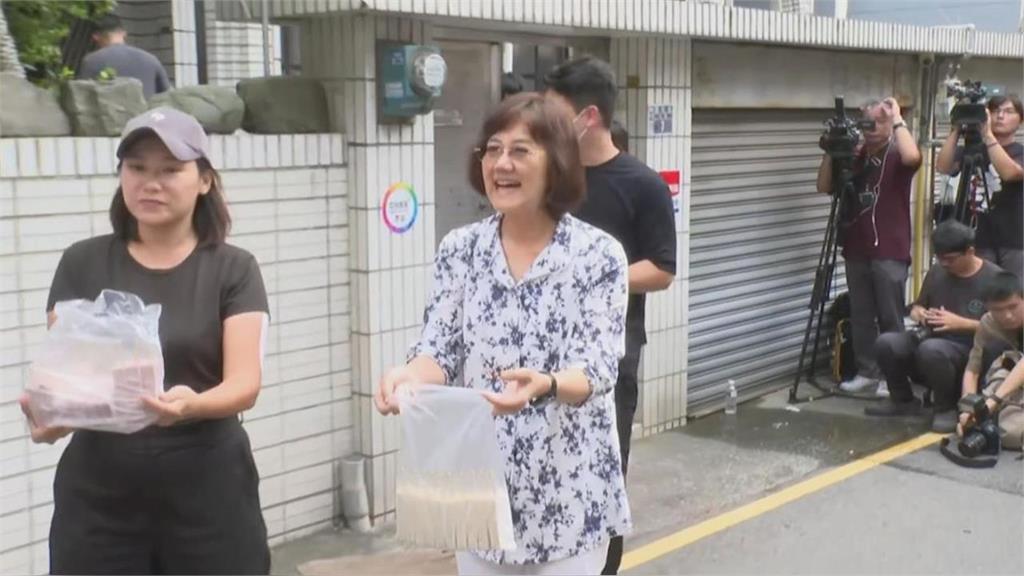 柯美蘭護柯文哲要小草別抗議！學者：有些人靠近只是「利益算計」