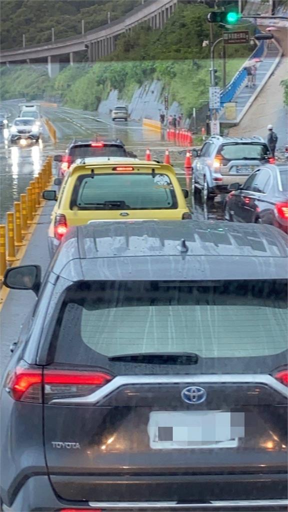 快新聞/豪雨襲台東!多良車站坡道湧土石泥流 畫面曝光