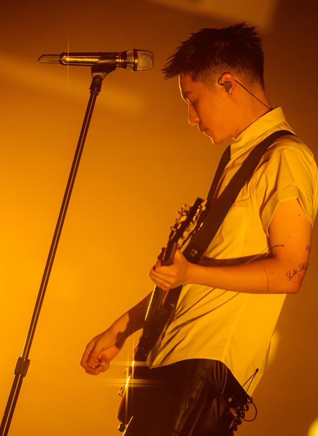 周湯豪「REALIVE - DELUXE」巡演全面啟動 變身「E人學長」開炸