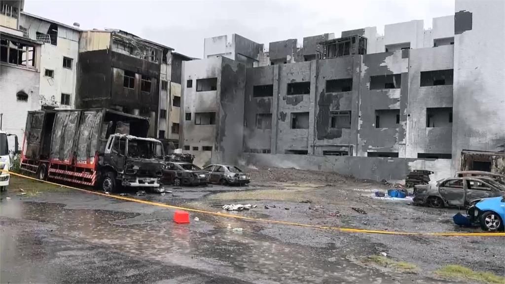台南空地爆炸！逾６０多戶遭波及　災民冒雨清理家園