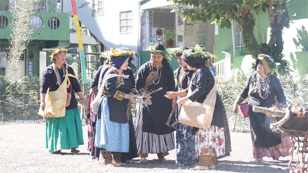 「多納黑米季」盛大登場祭典線上看全程直播 青年會領聖火開道族人齊聚慶豐收