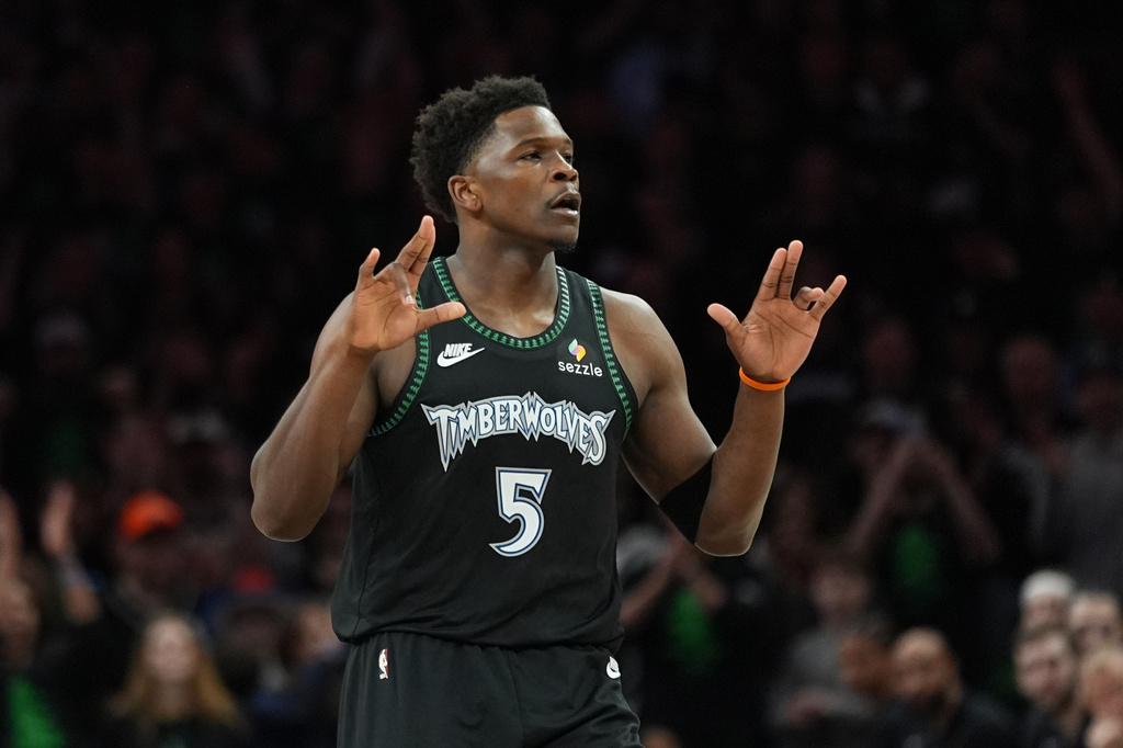 NBA(影)/為了媽媽絕不能輸!「蟻人」在母親節狂轟36分率灰狼擊敗馬刺