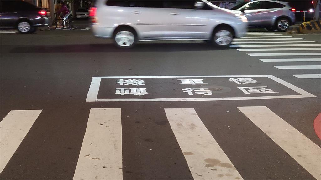 中文的順序不影響閱讀?機車待轉區「寫6字」沒人看懂…湊不出正解