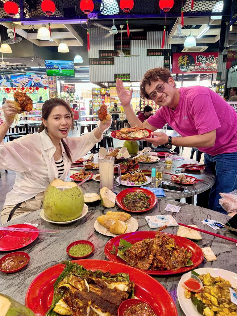 柯叔元、白家綺現身檳城掀暴動！《阿松與阿暖》海外首宣傳 粉絲驚見新造型直呼：超帥