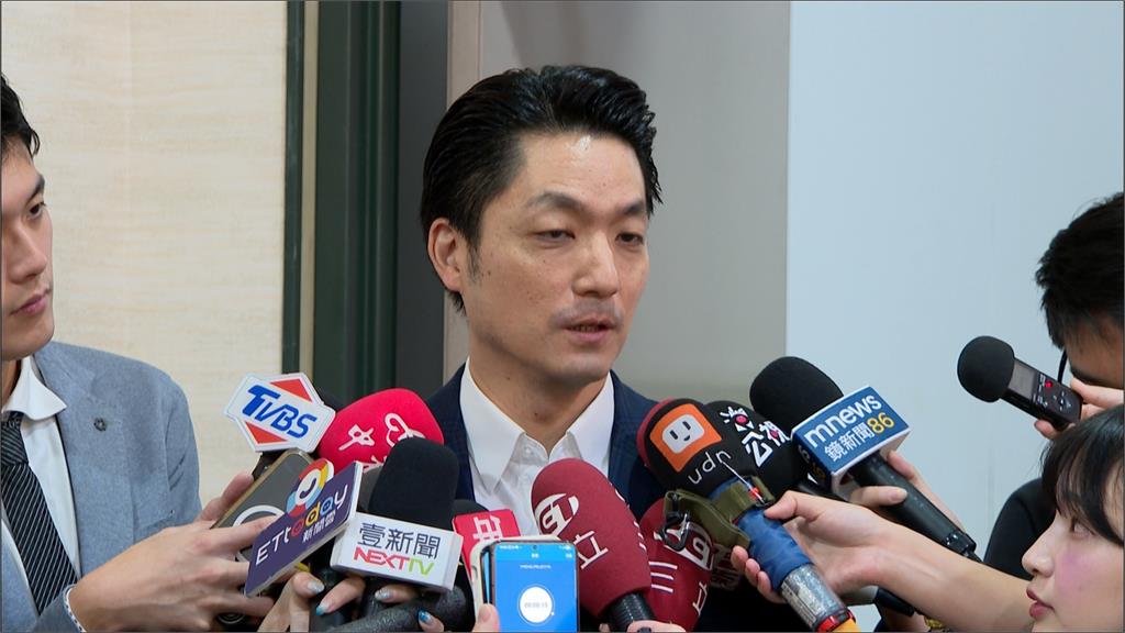 "投給蔣萬安就是投給鄭麗文" 綠議員街頭掛看板嗆蔣