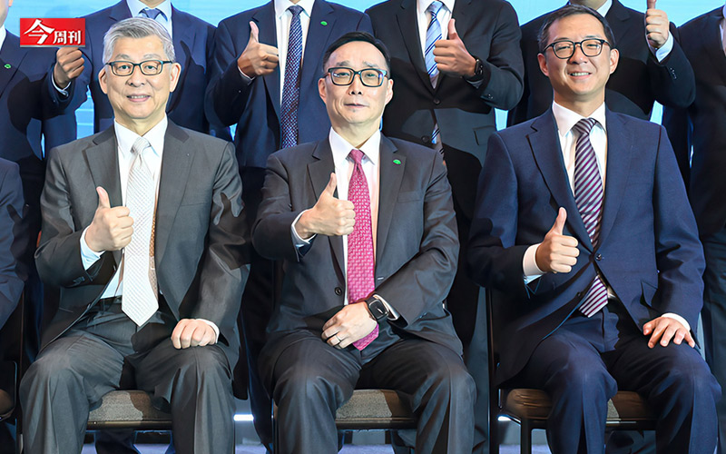蔡鎮宇一拳打出金融圈大風暴！郭明鑑請辭後金管會、國泰金的下一步